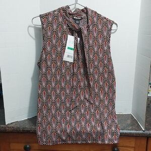 Red and White Sleeveless Tie Front Blouse....SIZE L  NWT